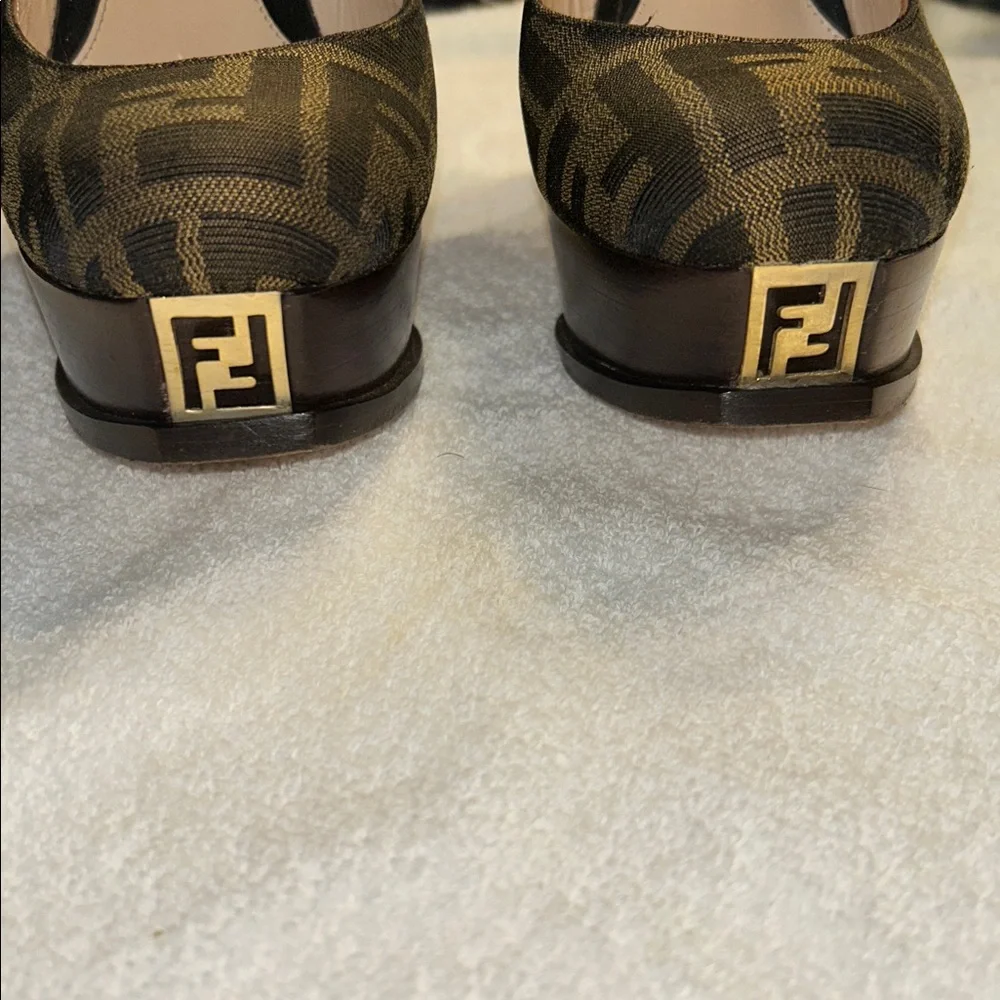 Fendi - Picture 2 of 9